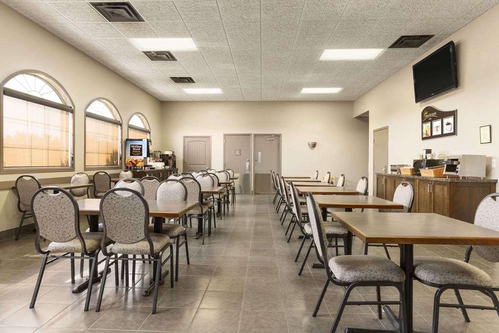 Coast Swift Current Hotel Exterior photo