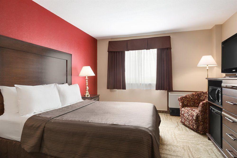 Coast Swift Current Hotel Exterior photo