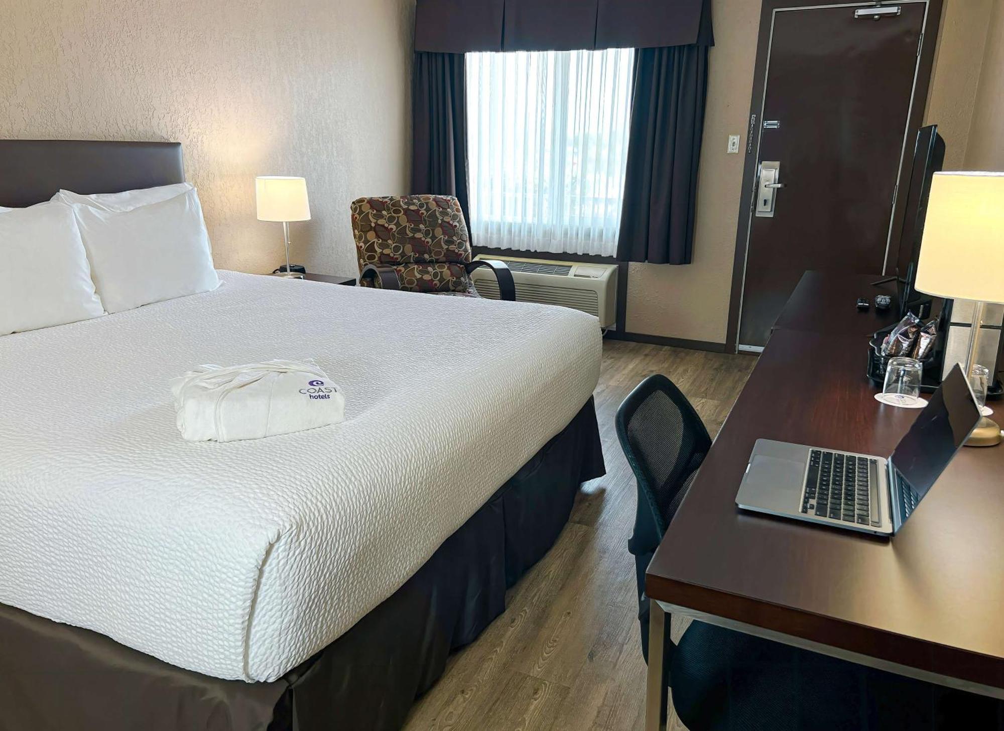 Coast Swift Current Hotel Exterior photo