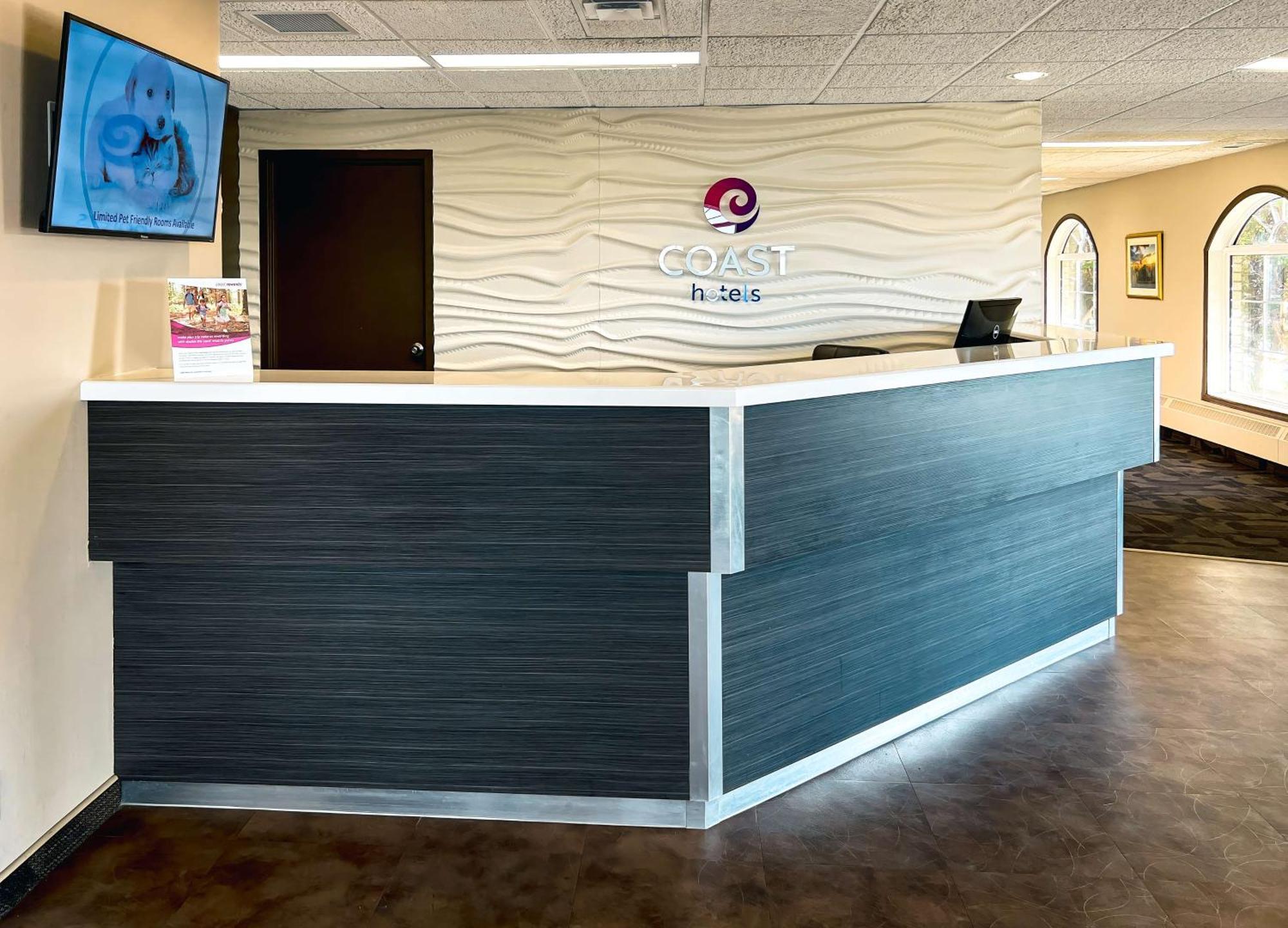 Coast Swift Current Hotel Exterior photo