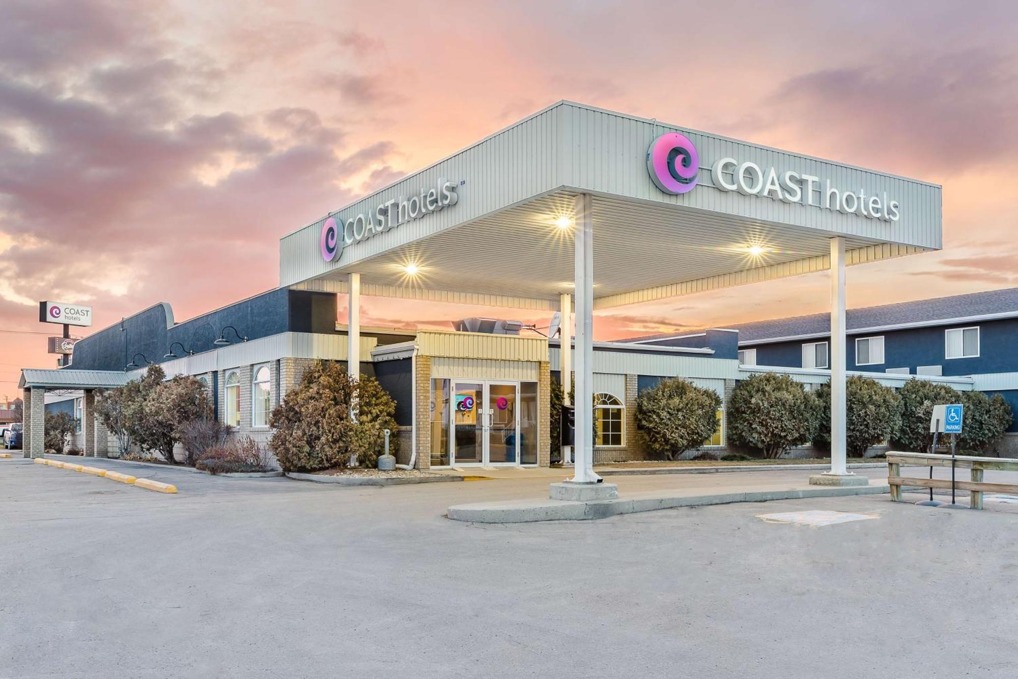 Coast Swift Current Hotel Exterior photo